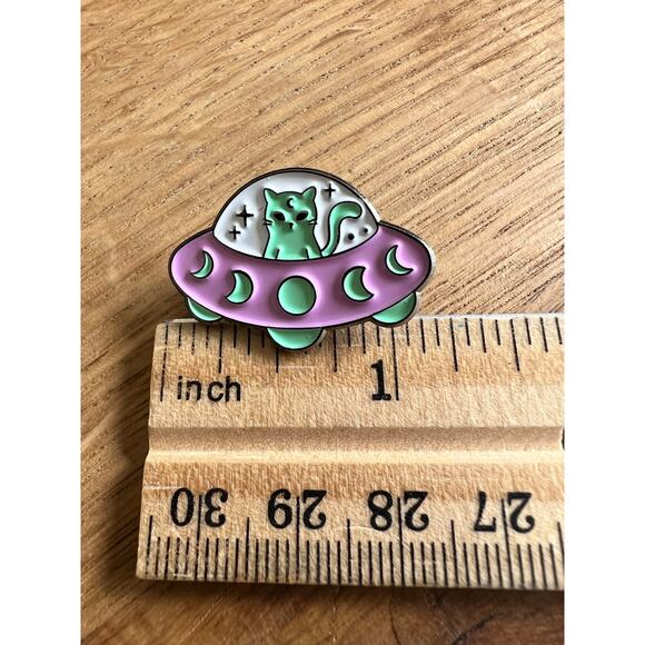 Lost in Space Kitty Pin - Picture 3 of 3